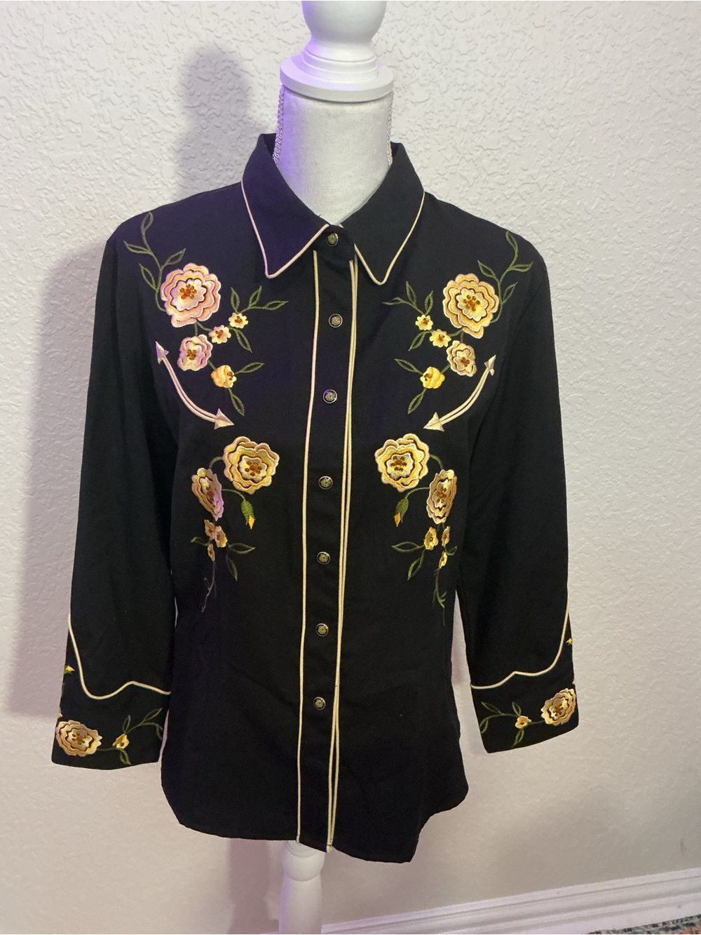 Scully yellow rose of Texas Black Floral Embroidered Western Shirt (B6)